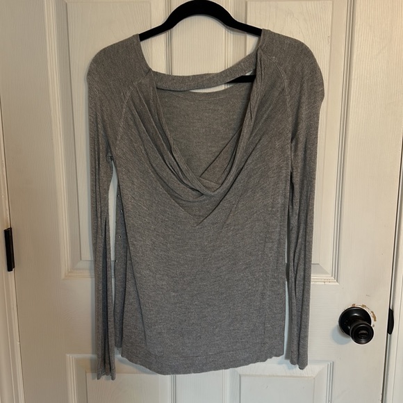 Jennifer Lopez Sweater - Picture 3 of 6